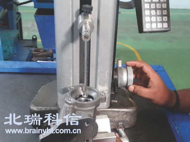 TESA測(cè)高儀測(cè)量機(jī)械殼體深度